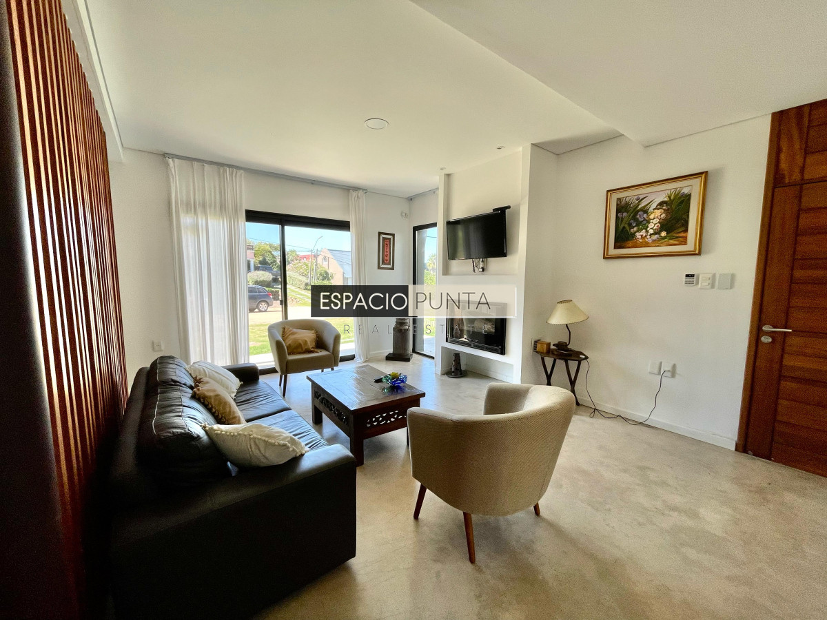 Casa ID.83 - Vendo  Casa de tres dormitorios en Montoya, La Barra , Punta del este