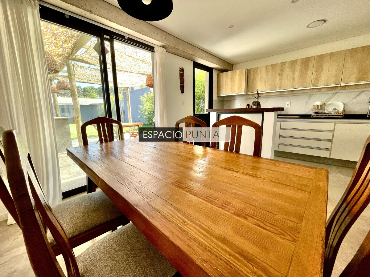 Casa ID.83 - Vendo  Casa de tres dormitorios en Montoya, La Barra , Punta del este