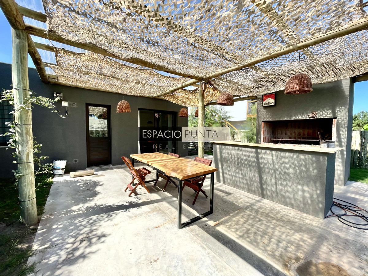 Casa ID.83 - Vendo  Casa de tres dormitorios en Montoya, La Barra , Punta del este