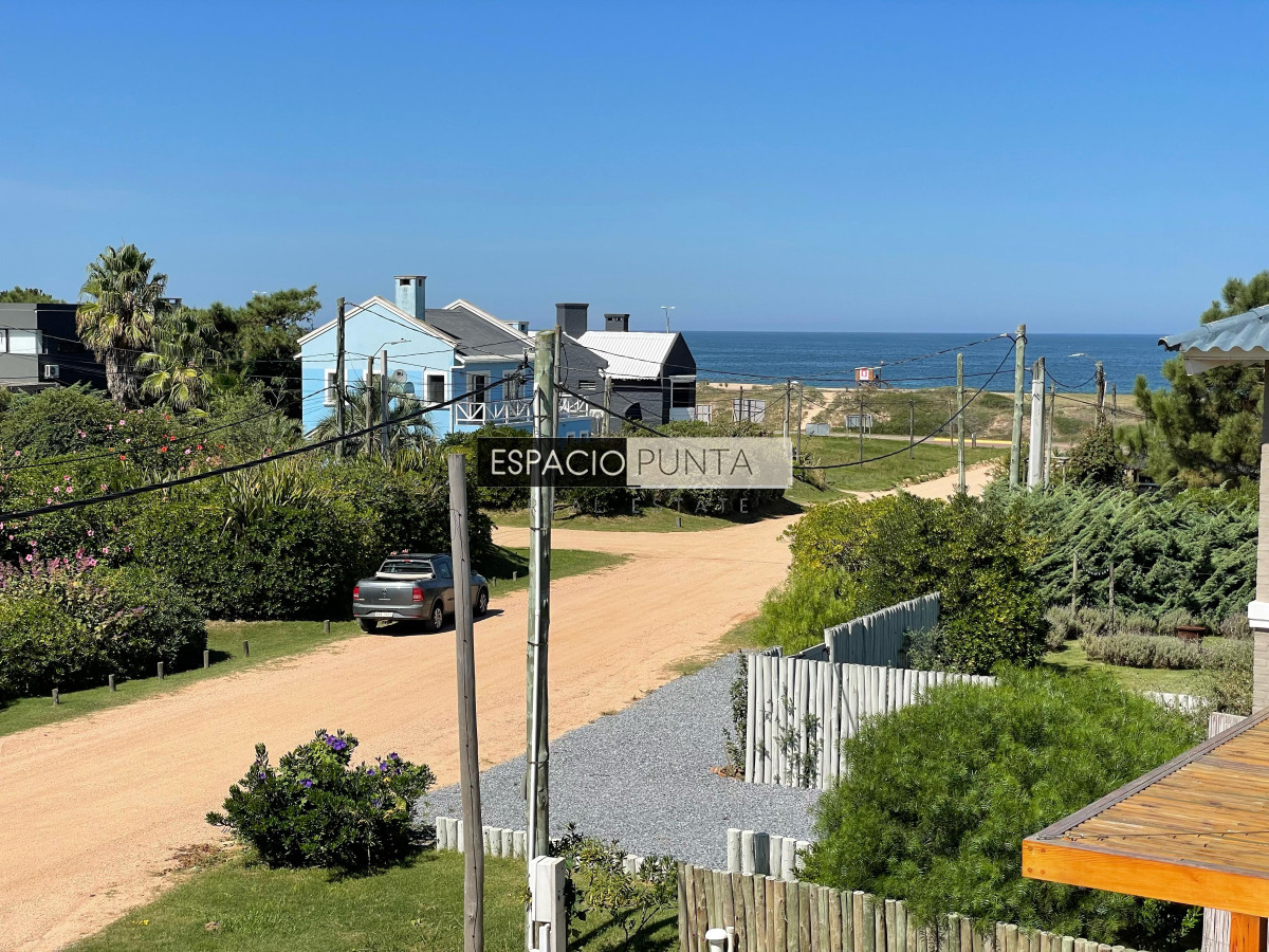 Casa ID.83 - Vendo  Casa de tres dormitorios en Montoya, La Barra , Punta del este