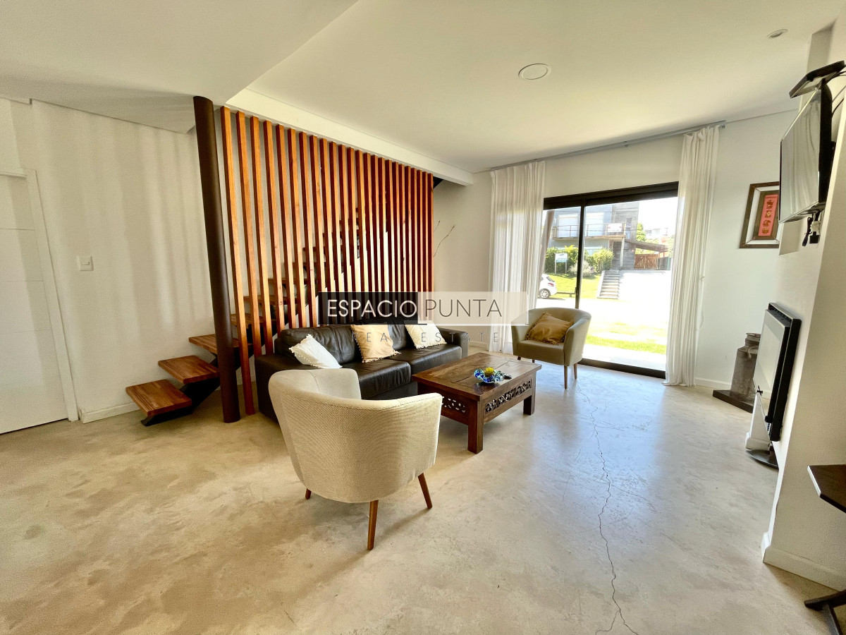 Casa ID.83 - Vendo  Casa de tres dormitorios en Montoya, La Barra , Punta del este