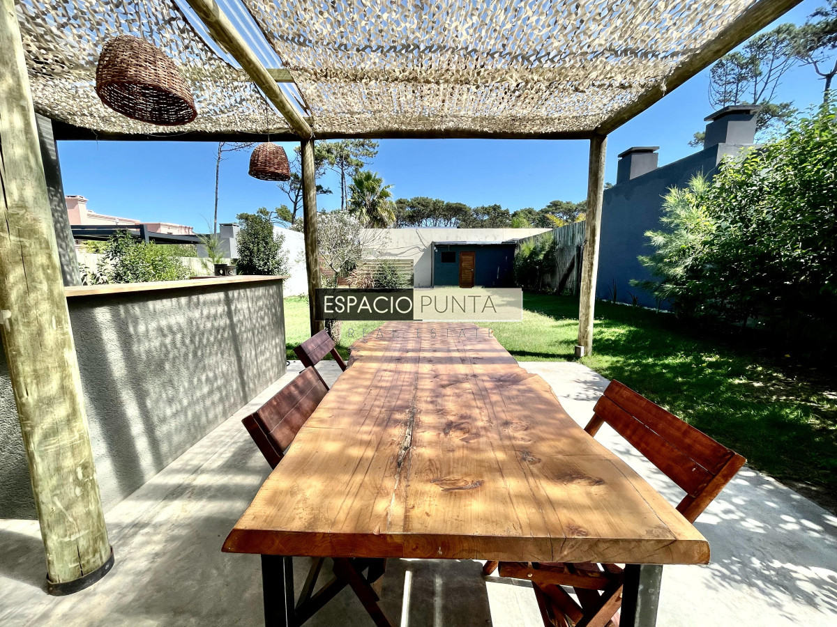 Casa ID.83 - Vendo  Casa de tres dormitorios en Montoya, La Barra , Punta del este