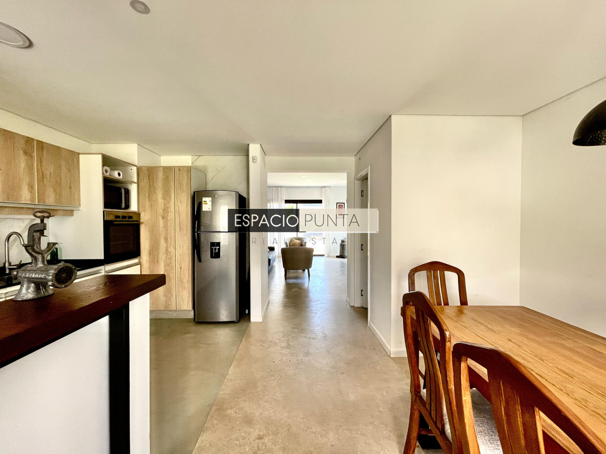 Casa ID.83 - Vendo  Casa de tres dormitorios en Montoya, La Barra , Punta del este