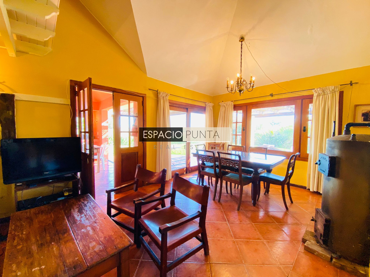 Casa ID.325 - Casa Pinares con vista a la laguna en Venta