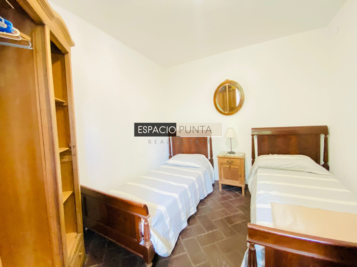 Casa ID.618 - Venta Casa en El Chorro - 5 dorm.