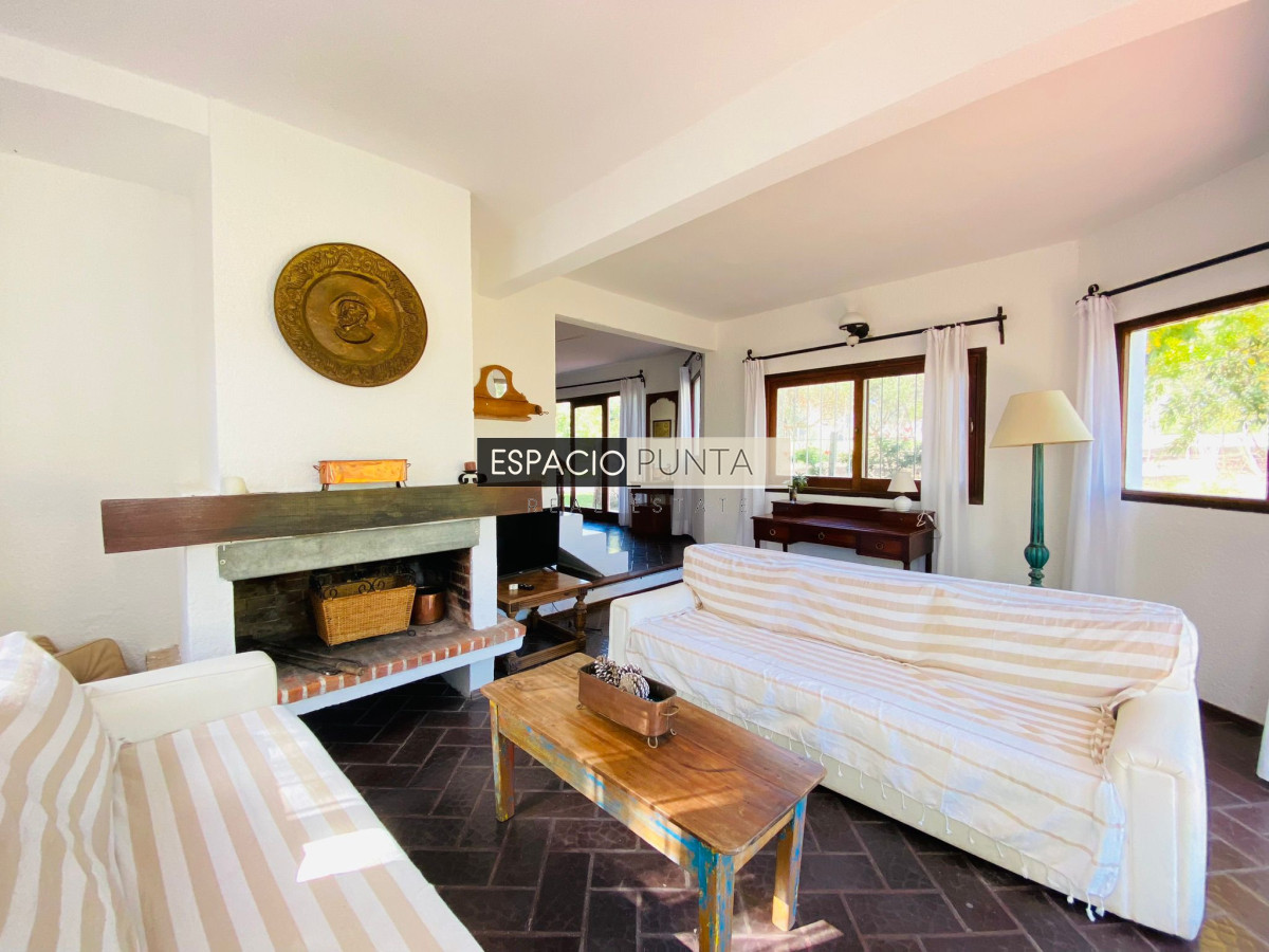 Casa ID.618 - Venta Casa en El Chorro - 5 dorm.