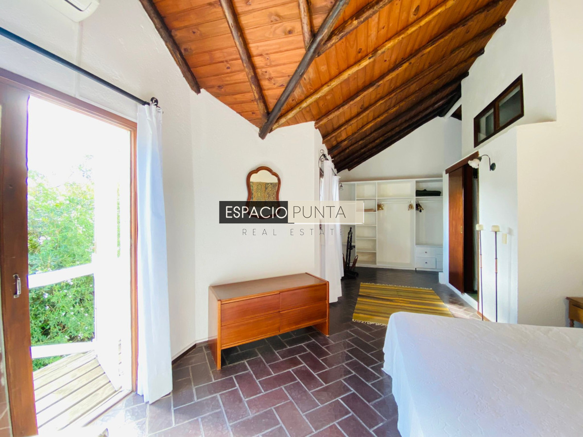 Casa ID.618 - Venta Casa en El Chorro - 5 dorm.
