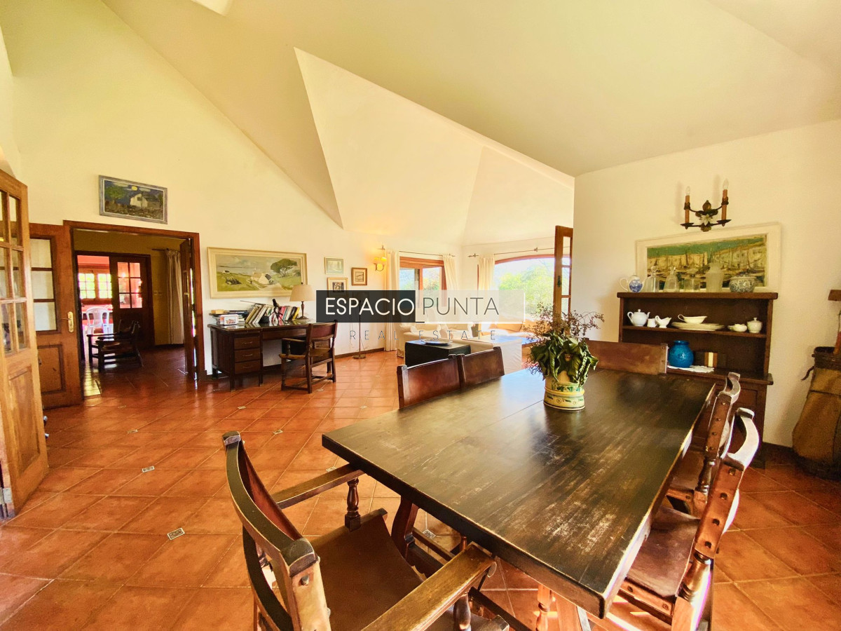 Casa ID.325 - Casa Pinares con vista a la laguna en Venta