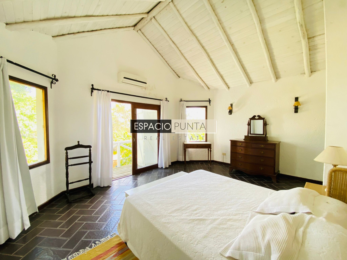 Casa ID.618 - Venta Casa en El Chorro - 5 dorm.