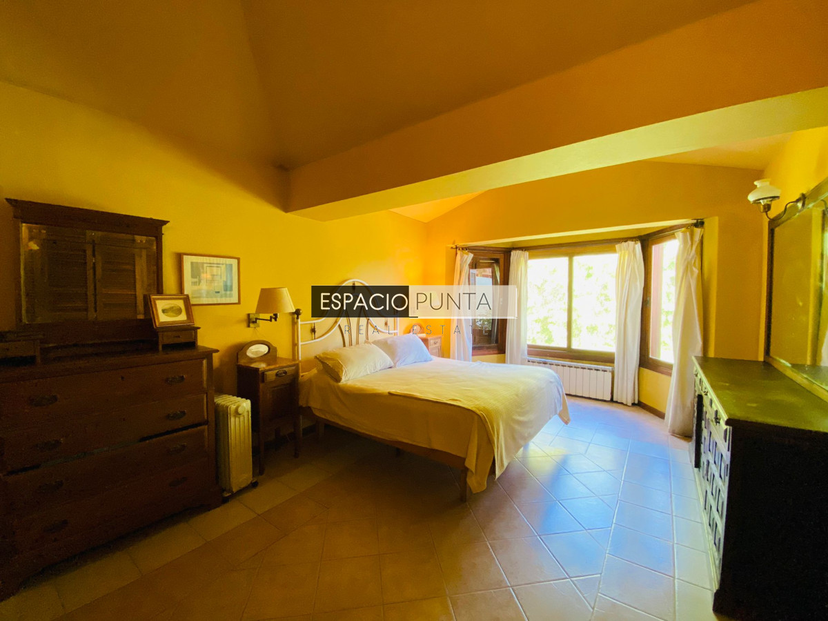 Casa ID.325 - Casa Pinares con vista a la laguna en Venta