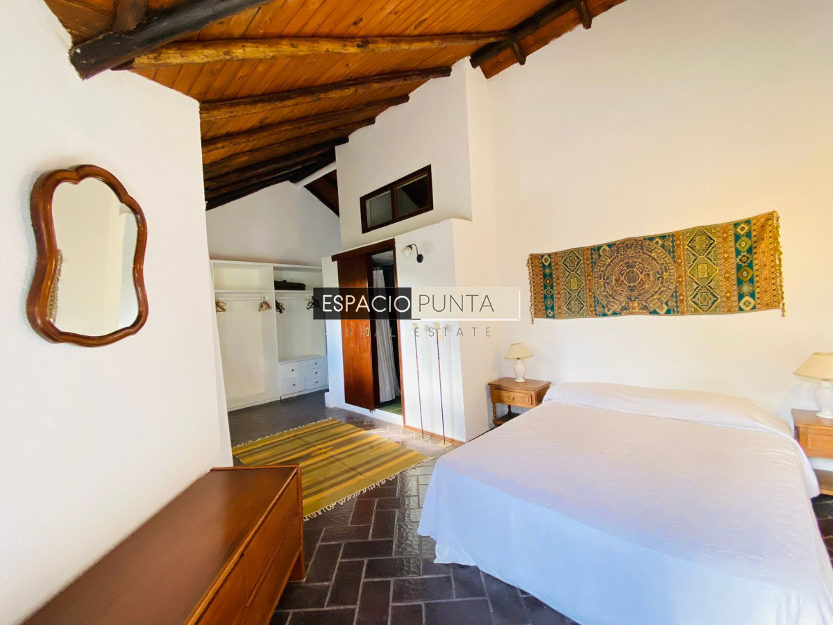 Casa ID.618 - Venta Casa en El Chorro - 5 dorm.