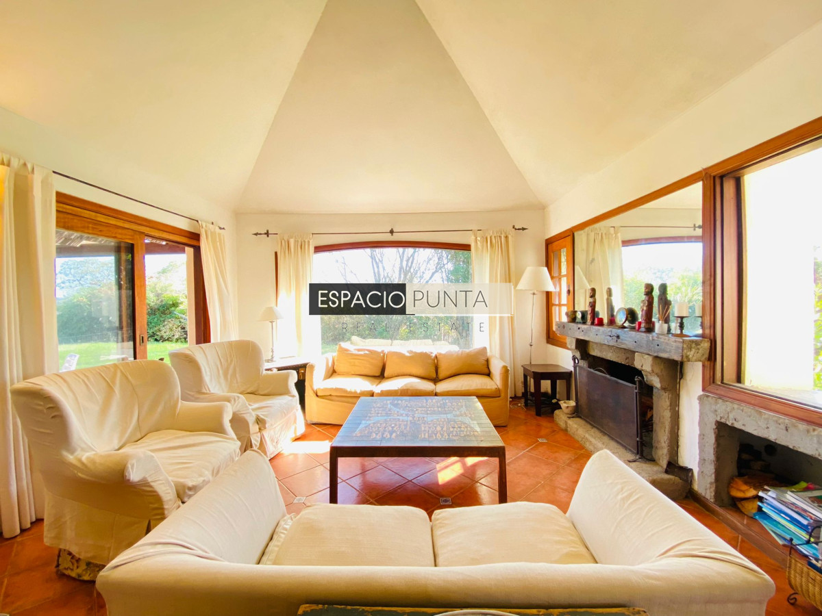 Casa ID.325 - Casa Pinares con vista a la laguna en Venta