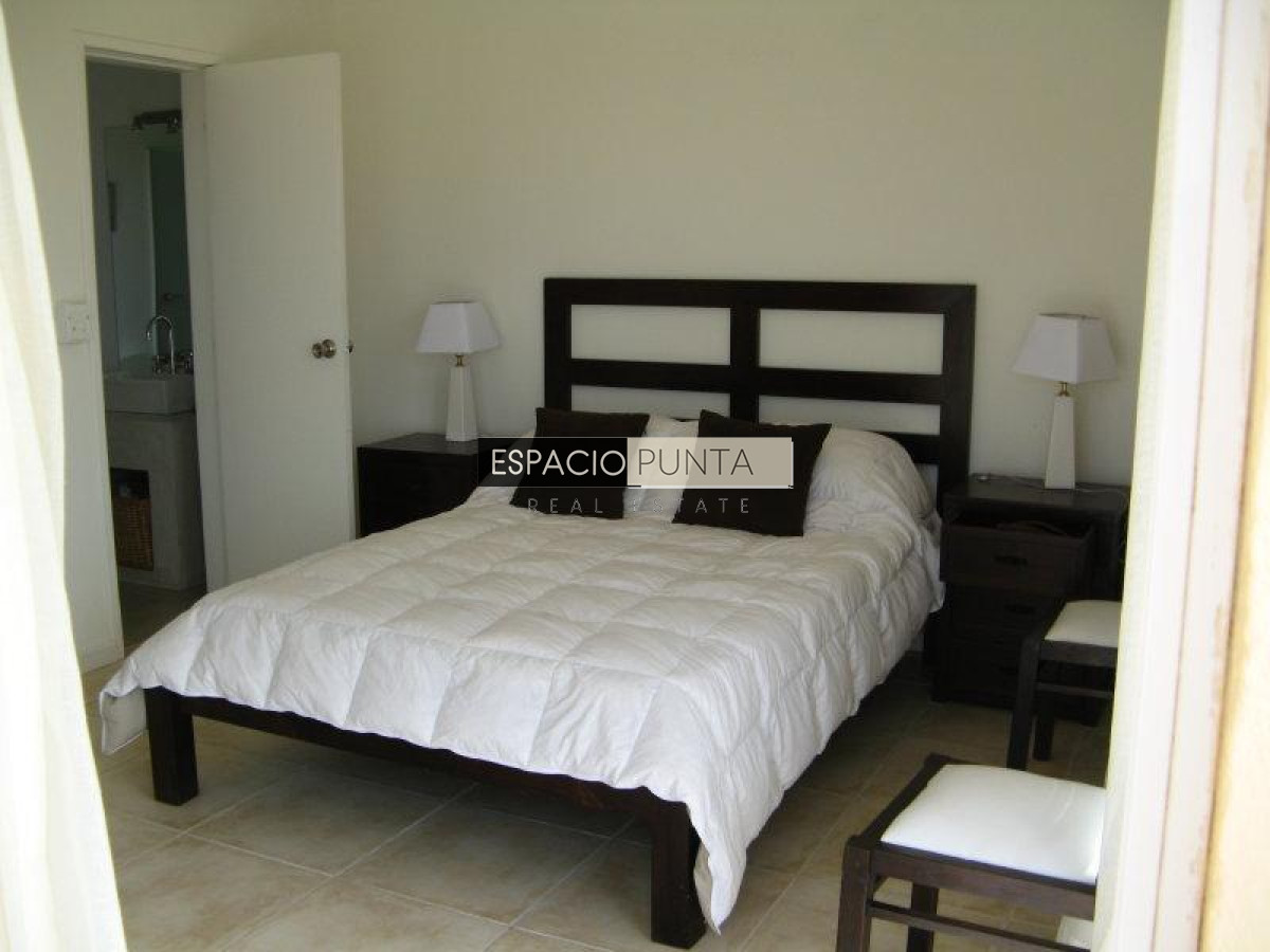 Casa ID.242 - Excelente casa en Punta Piedras a 1 cuadra de la playa y muy próxima al Chorro
