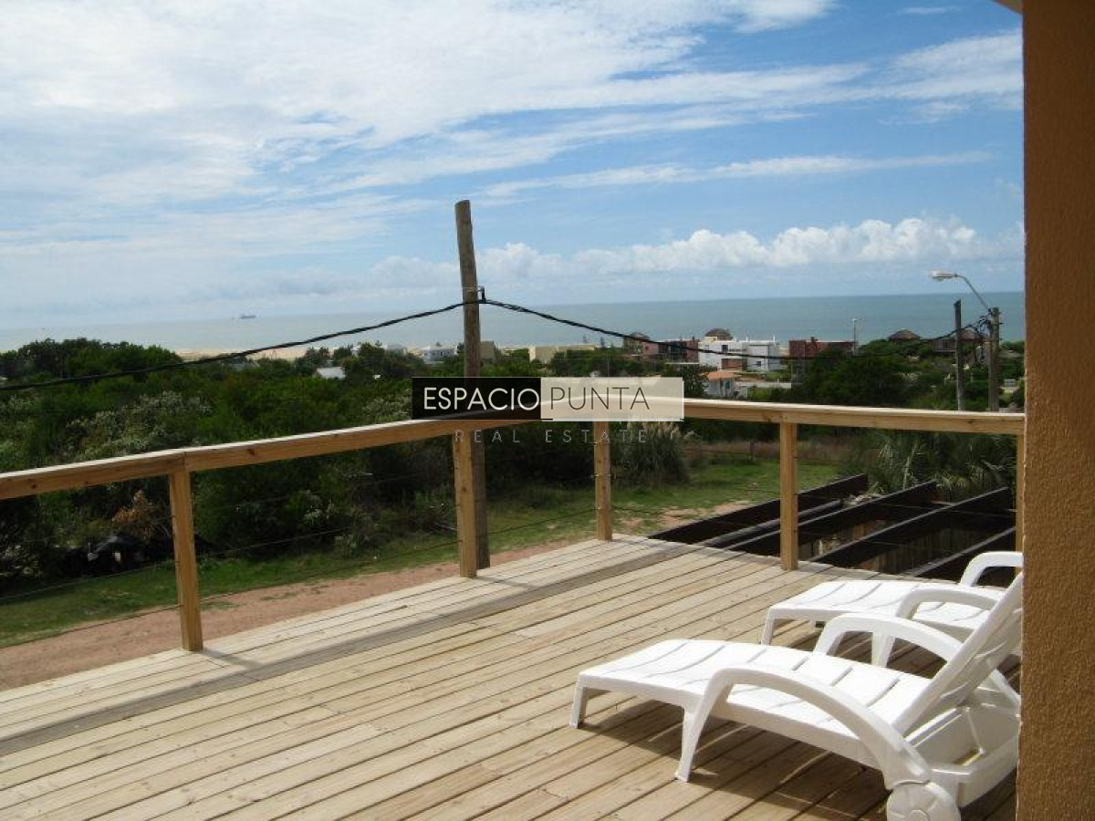 Casa ID.242 - Excelente casa en Punta Piedras a 1 cuadra de la playa y muy próxima al Chorro