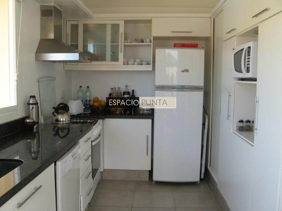 Casa ID.242 - Excelente casa en Punta Piedras a 1 cuadra de la playa y muy próxima al Chorro