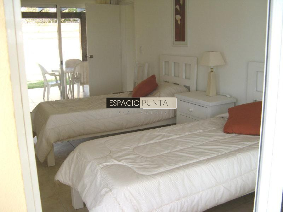 Casa ID.242 - Excelente casa en Punta Piedras a 1 cuadra de la playa y muy próxima al Chorro