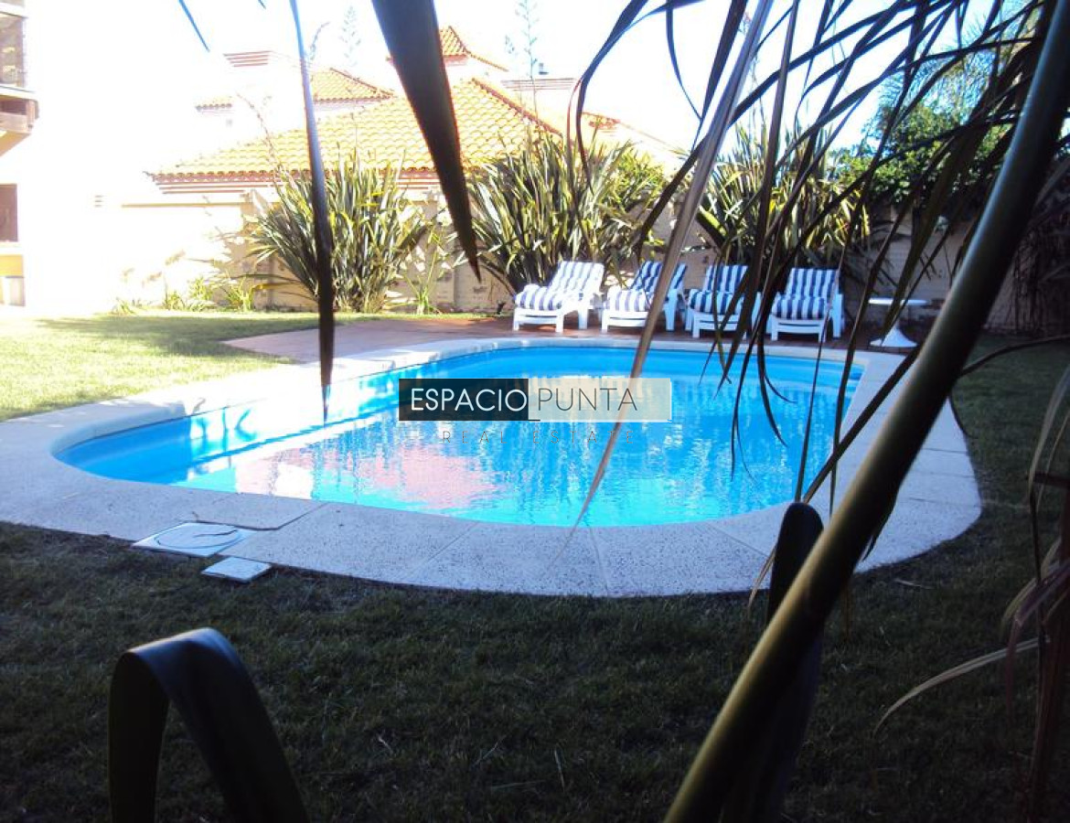Casa ID.242 - Excelente casa en Punta Piedras a 1 cuadra de la playa y muy próxima al Chorro