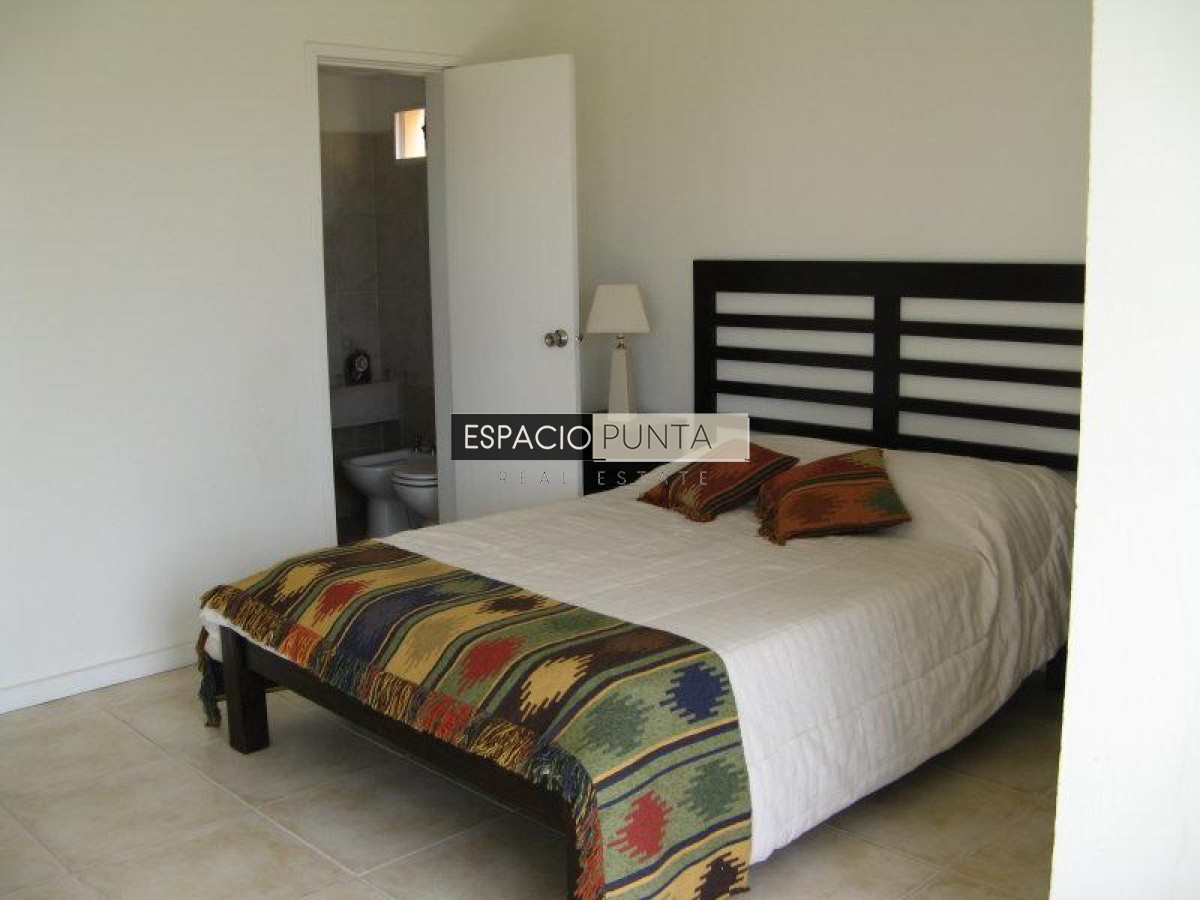 Casa ID.242 - Excelente casa en Punta Piedras a 1 cuadra de la playa y muy próxima al Chorro