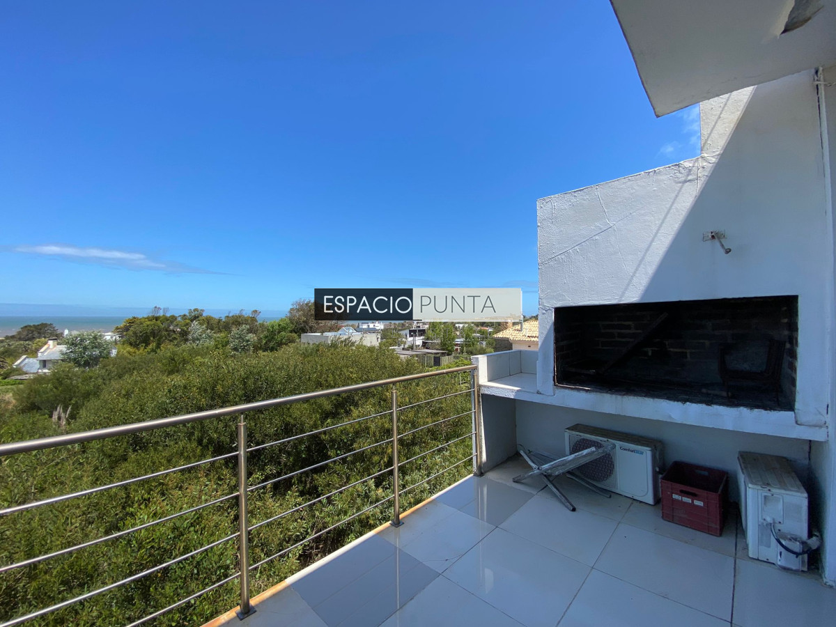 Casa ID.244 - Casa de tres dormitorios en Altos de Punta Piedra, Manantiales en Alquiler
