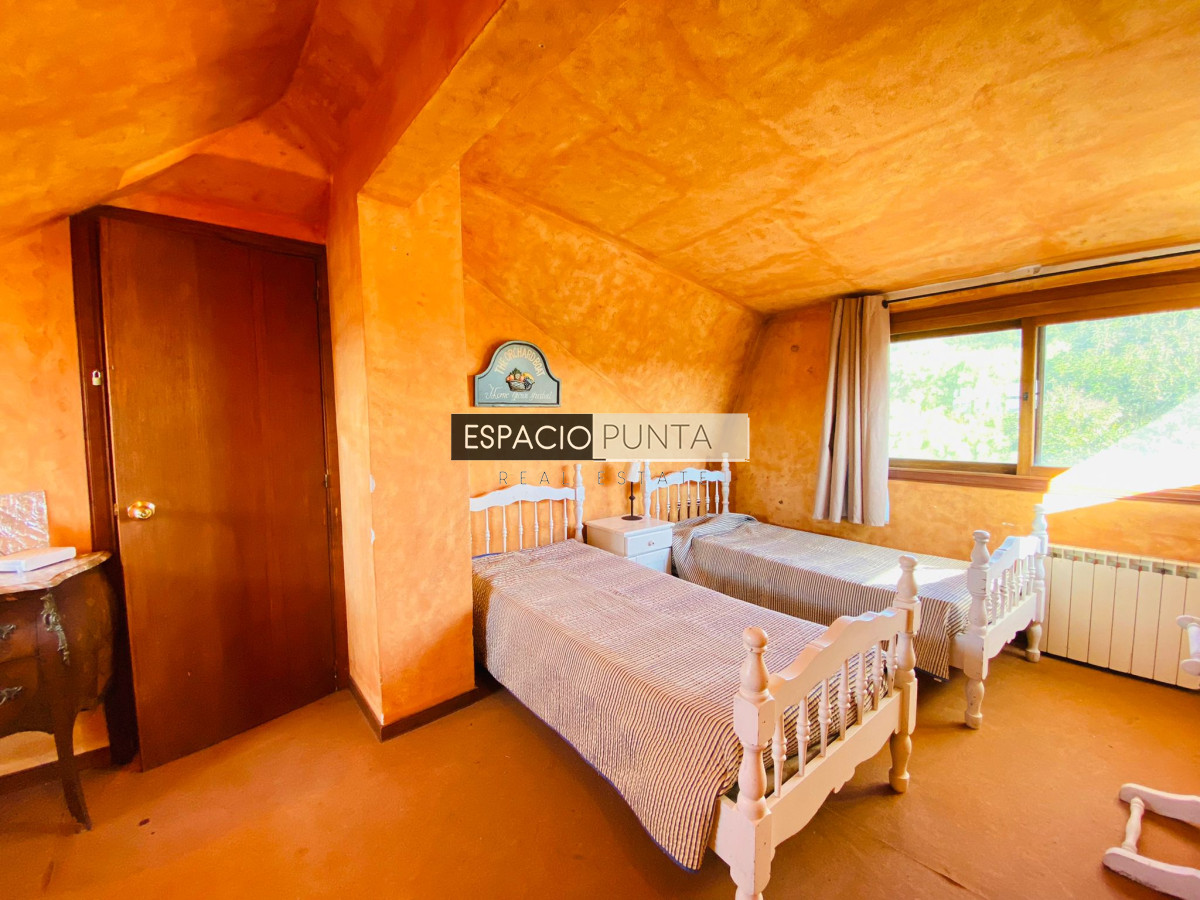 Casa ID.325 - Casa Pinares con vista a la laguna en Venta