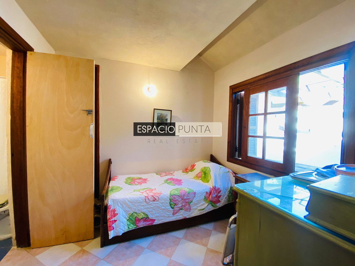 Casa ID.325 - Casa Pinares con vista a la laguna en Venta