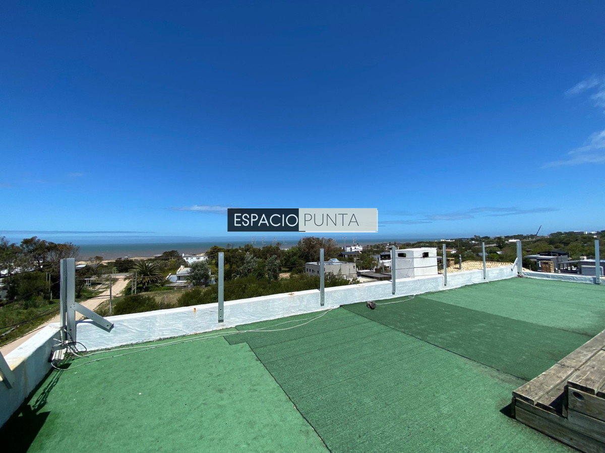 Casa ID.244 - Casa de tres dormitorios en Altos de Punta Piedra, Manantiales en Alquiler