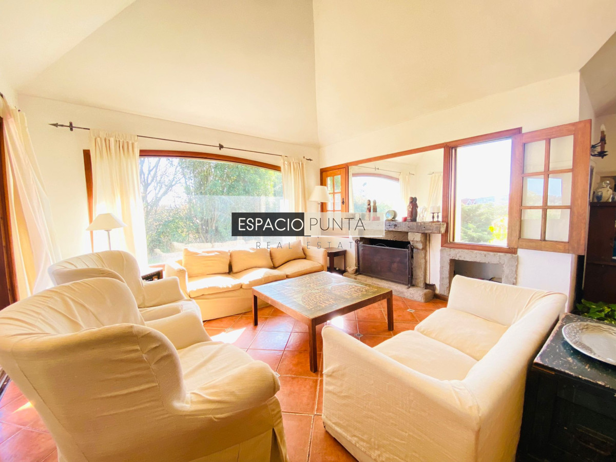 Casa ID.325 - Casa Pinares con vista a la laguna en Venta