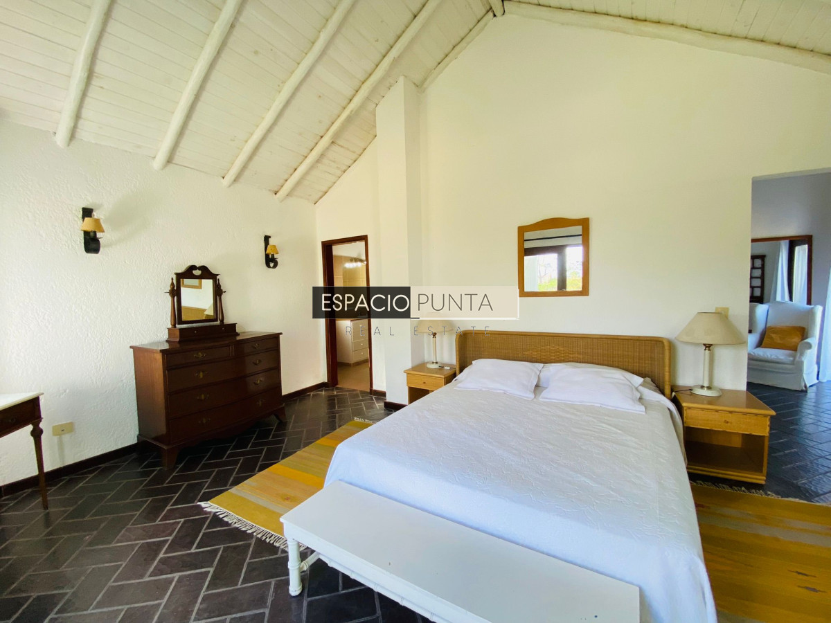 Casa ID.618 - Venta Casa en El Chorro - 5 dorm.