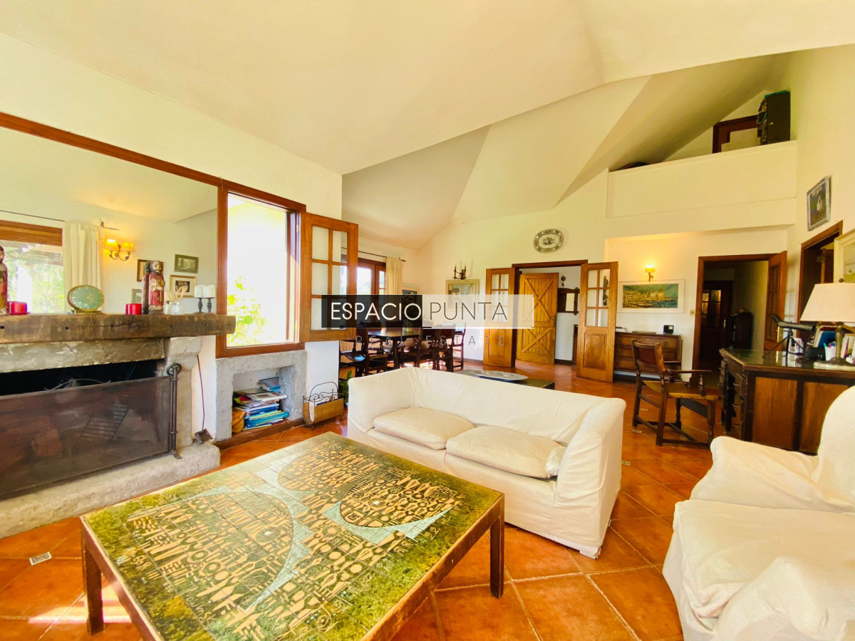 Casa ID.325 - Casa Pinares con vista a la laguna en Venta