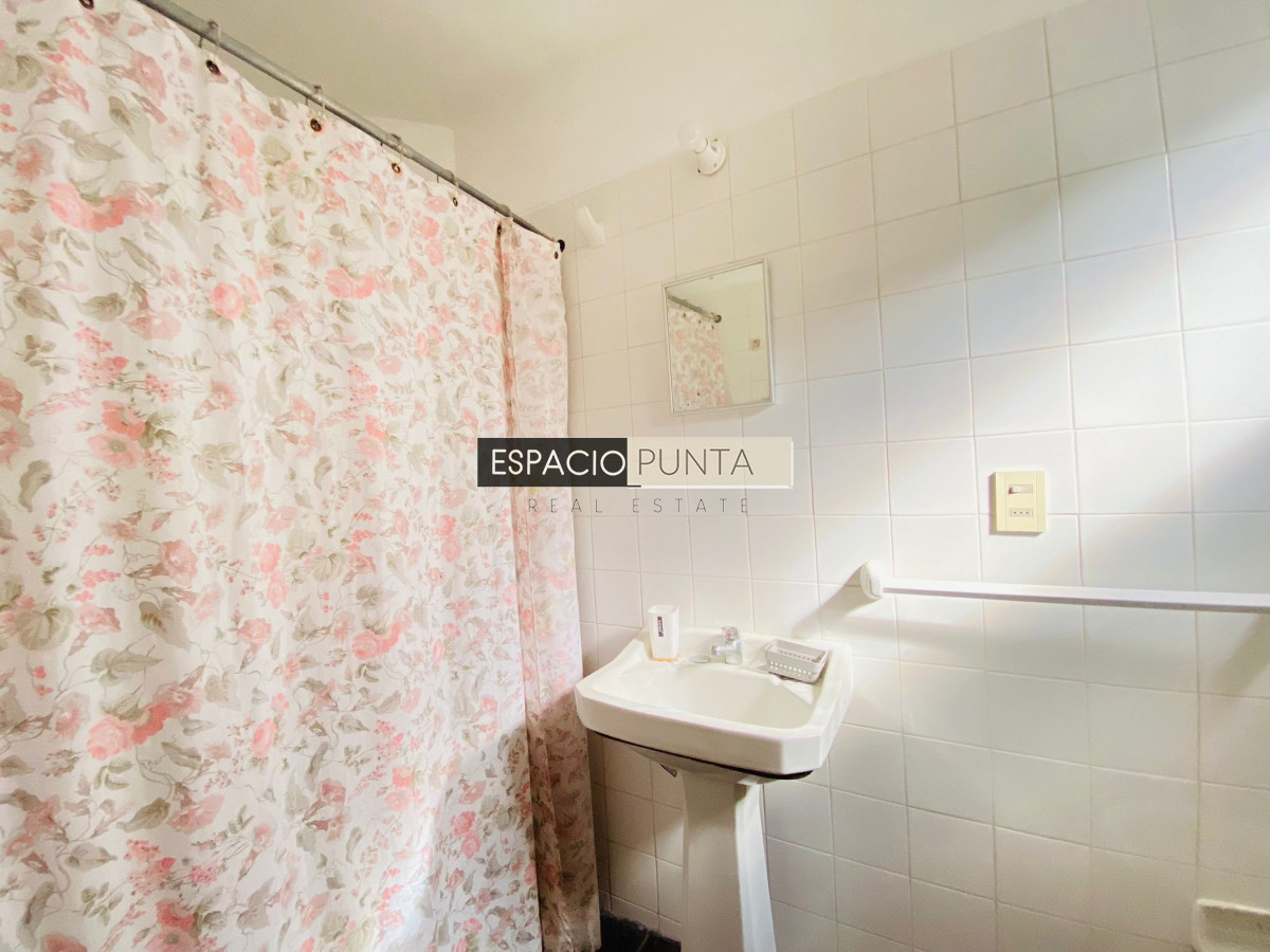 Casa ID.618 - Venta Casa en El Chorro - 5 dorm.