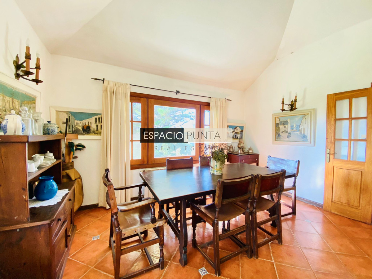 Casa ID.325 - Casa Pinares con vista a la laguna en Venta