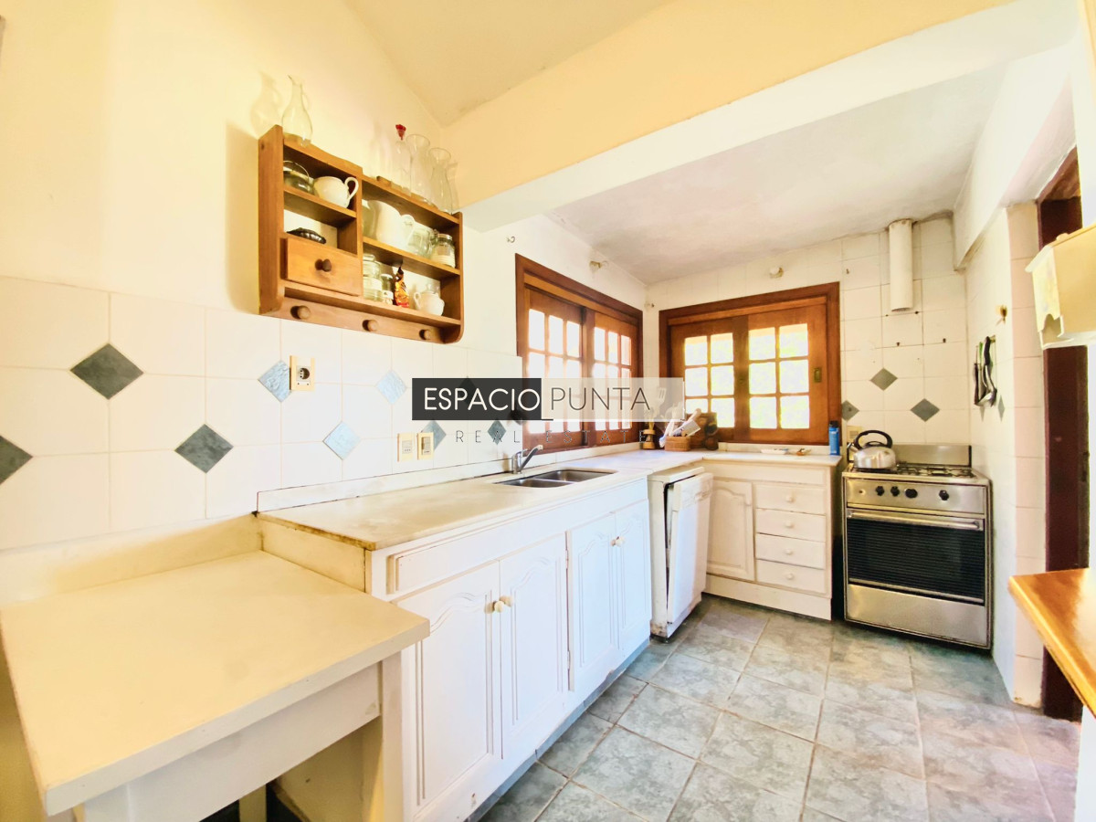 Casa ID.325 - Casa Pinares con vista a la laguna en Venta