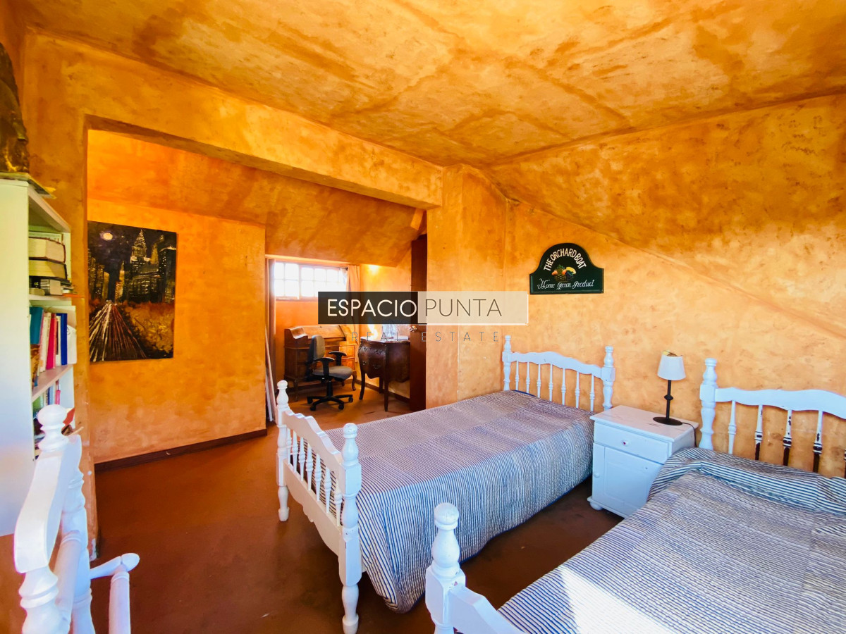 Casa ID.325 - Casa Pinares con vista a la laguna en Venta