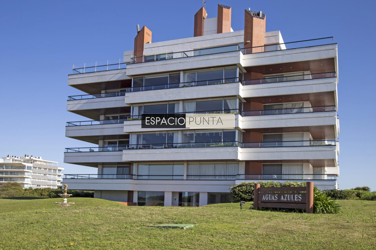 Apartamento ID.942 - Apartamento Primera Fila Playa Brava en Alquiler 