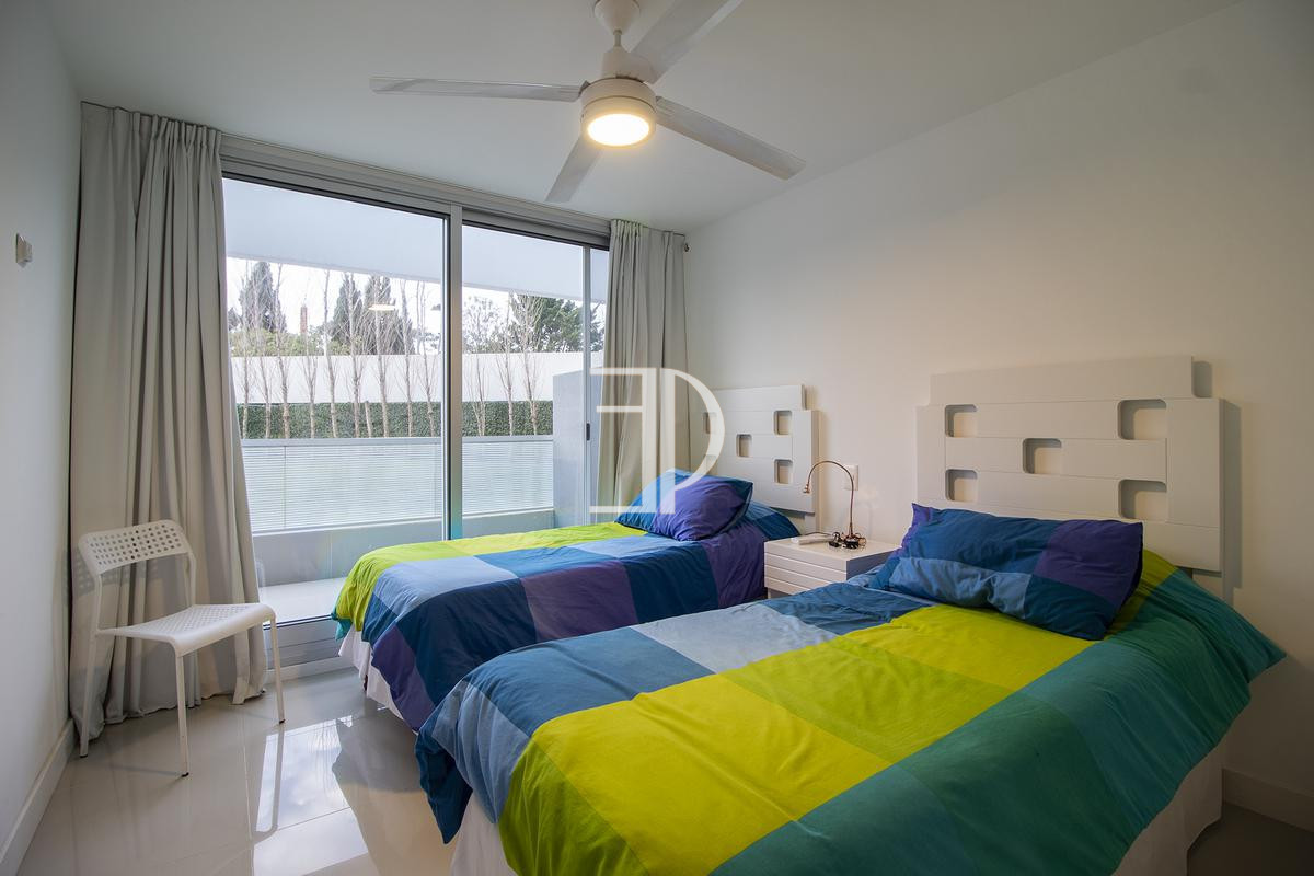 Apartamento ID.217 - Apartamento moderno de dos dormitorios en venta sobre playa Mansa, Pinares.