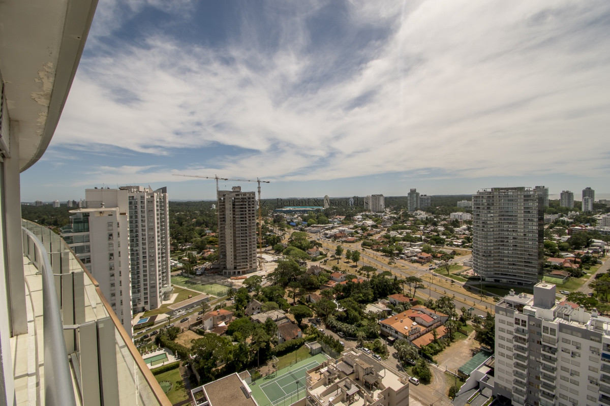 Apartamento ID.627 - Apartamento Season Tower Playa Mansa - 2 dormitorios - Jacuzzi mirando al Mar
