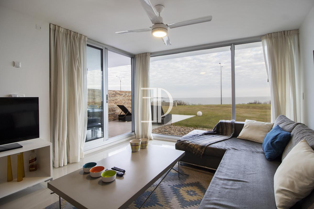 Apartamento ID.217 - Apartamento moderno de dos dormitorios en venta sobre playa Mansa, Pinares.