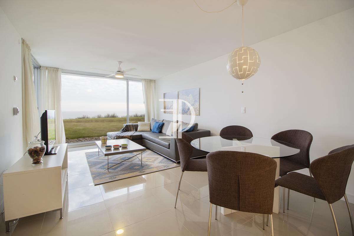 Apartamento ID.217 - Apartamento moderno de dos dormitorios en venta sobre playa Mansa, Pinares.