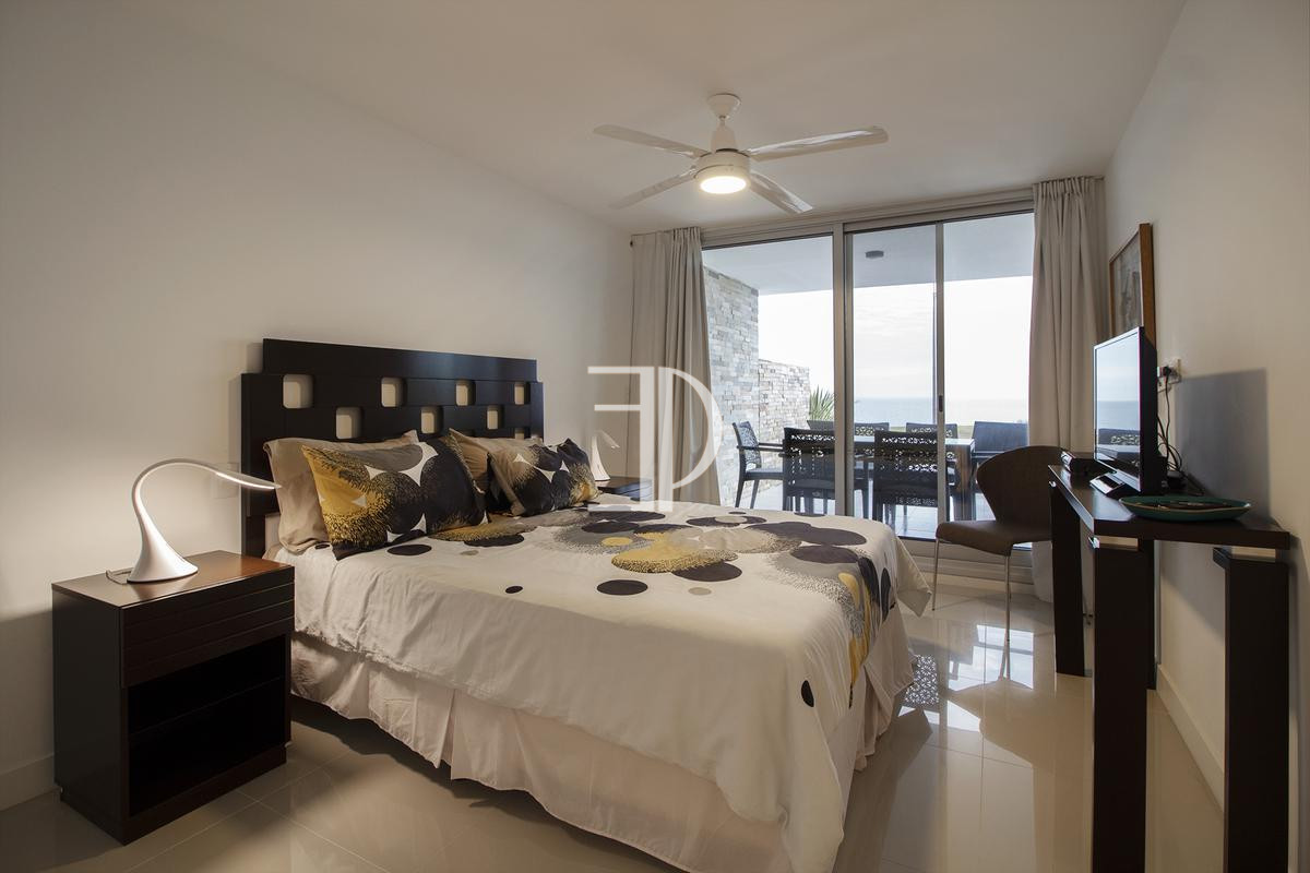 Apartamento ID.217 - Apartamento moderno de dos dormitorios en venta sobre playa Mansa, Pinares.
