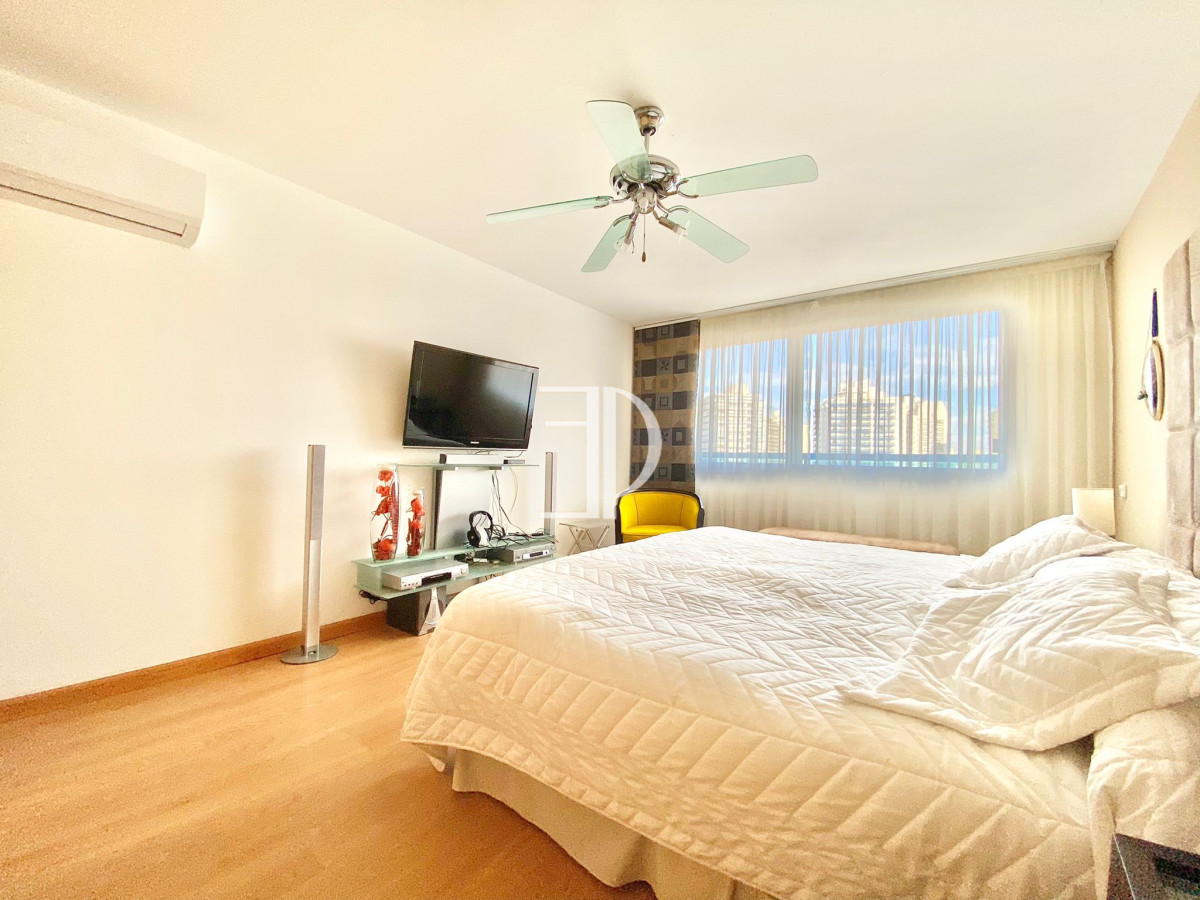 Apartamento ID.1044 - Apartamento de Tres dormitorios con Vista al Mar en Venta en Playa Brava