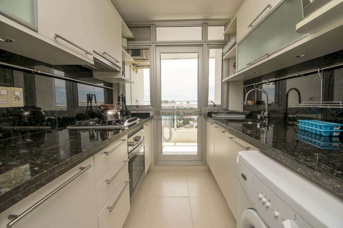 Apartamento ID.627 - Apartamento Season Tower Playa Mansa - 2 dormitorios - Jacuzzi mirando al Mar