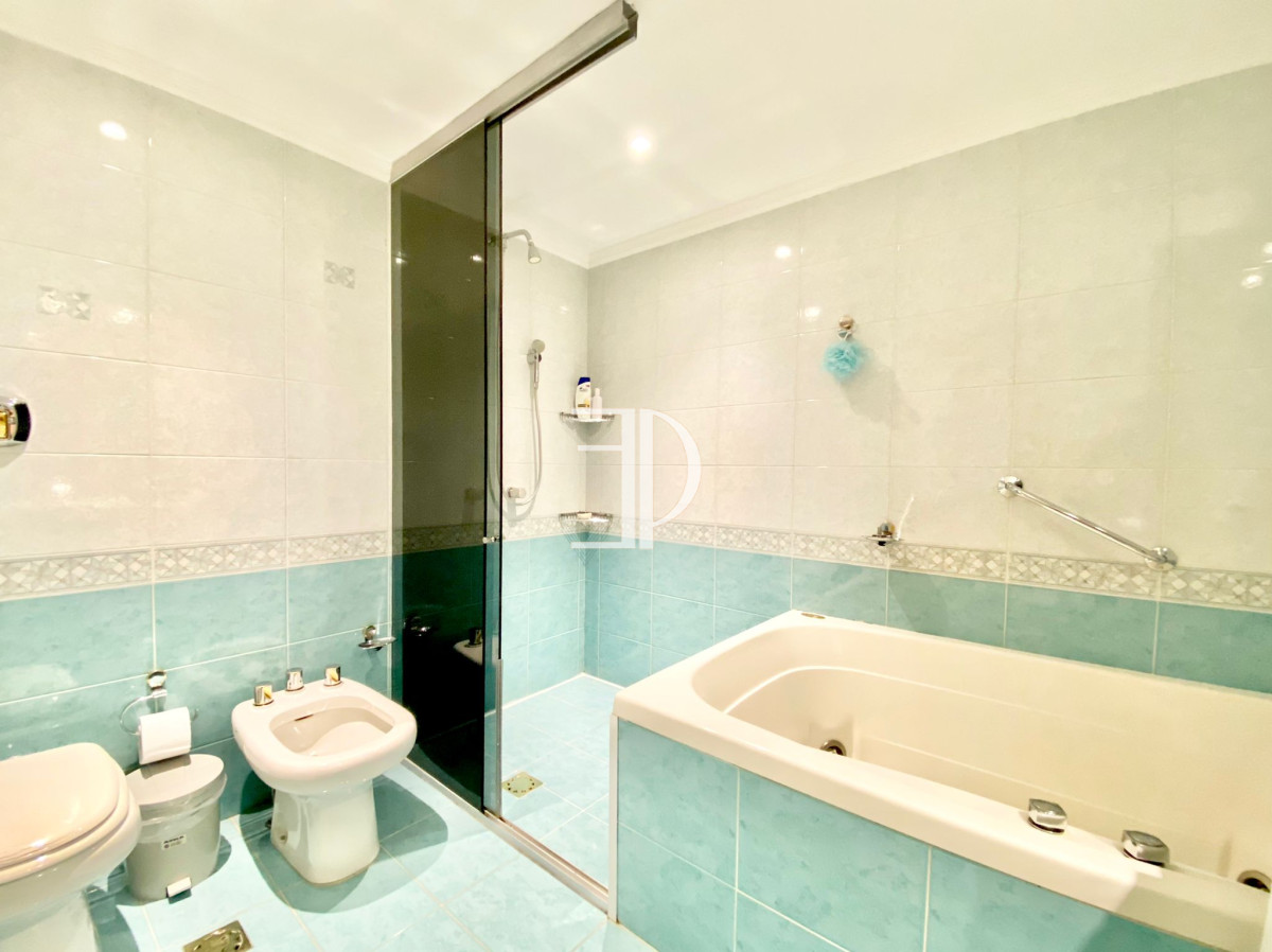 Apartamento ID.1044 - Apartamento de Tres dormitorios con Vista al Mar en Venta en Playa Brava