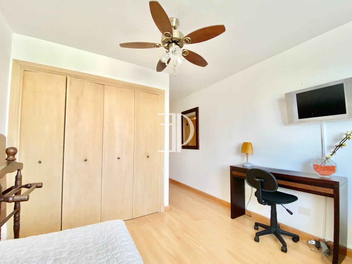 Apartamento ID.1044 - Apartamento de Tres dormitorios con Vista al Mar en Venta en Playa Brava