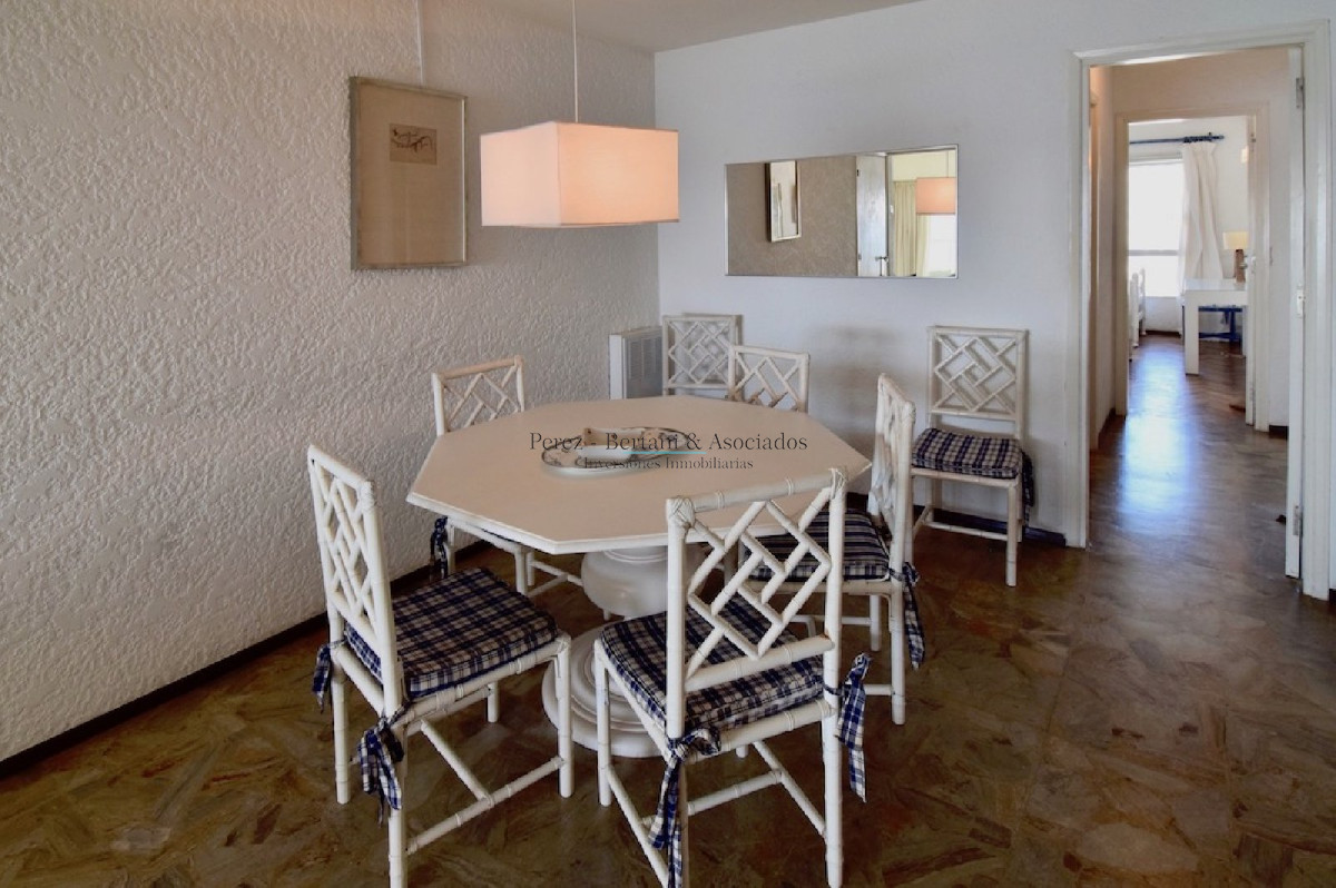 Apartamento ID.220 - Malecon Punta del Este - 3 dorm. Playa Mansa - Primera Fila