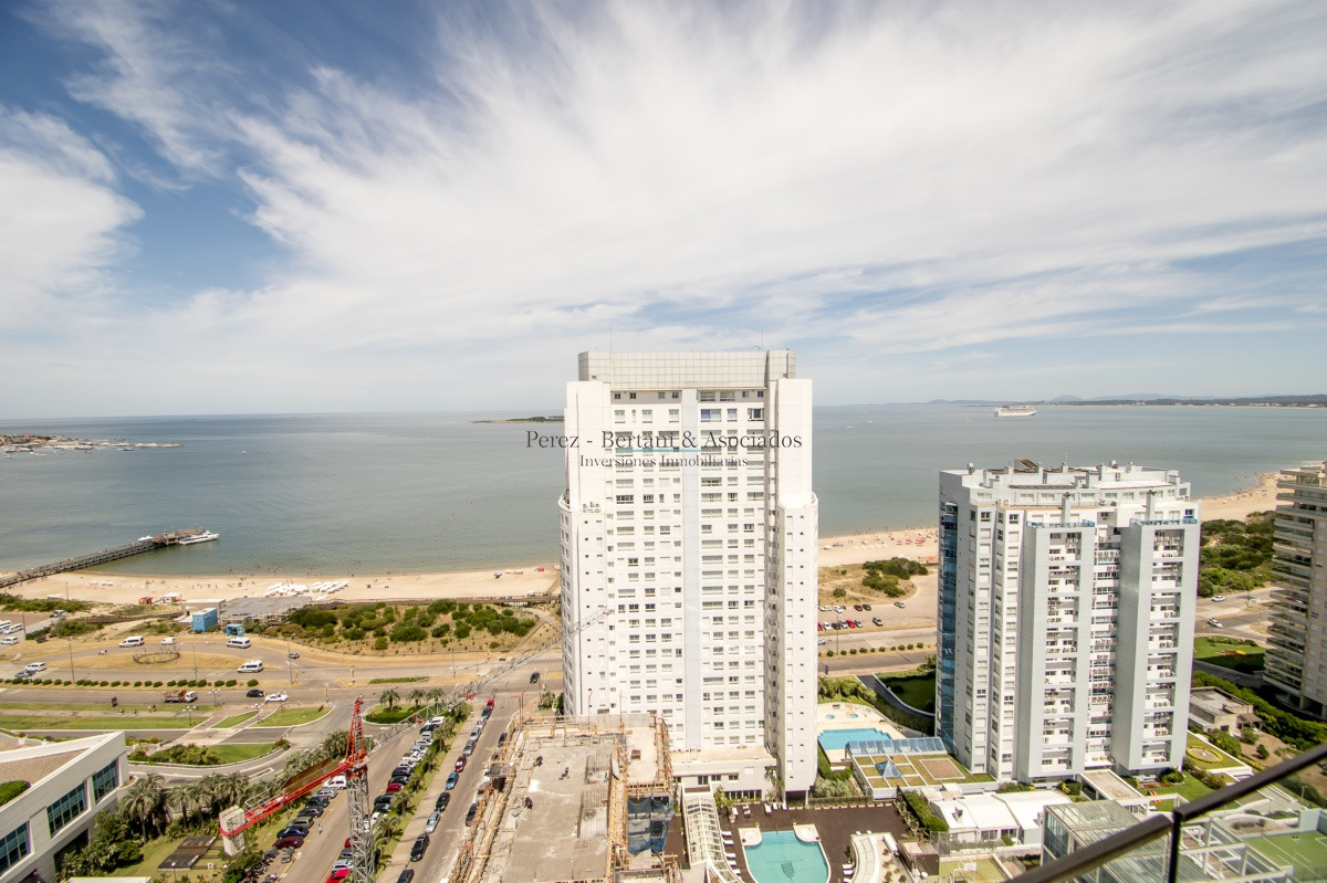 Apartamento ID.627 - Apartamento Season Tower Playa Mansa - 2 dormitorios - Jacuzzi mirando al Mar