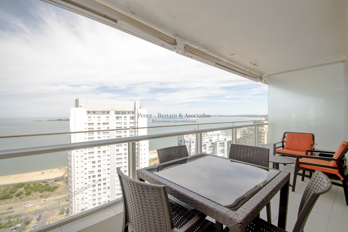 Apartamento ID.627 - Apartamento Season Tower Playa Mansa - 2 dormitorios - Jacuzzi mirando al Mar