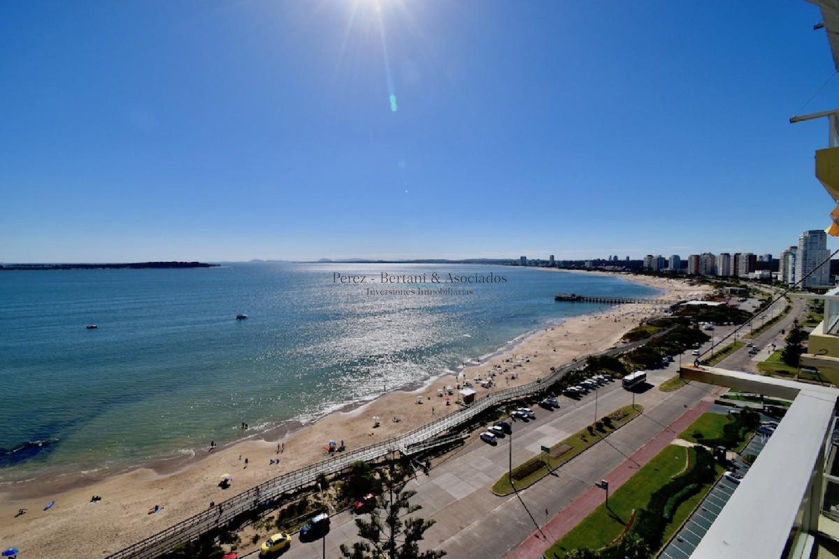Apartamento ID.220 - Malecon Punta del Este - 3 dorm. Playa Mansa - Primera Fila