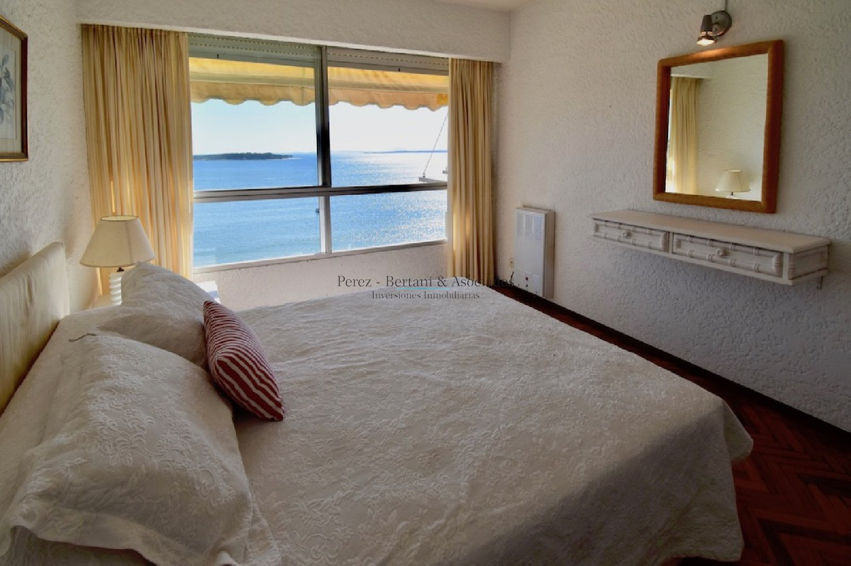 Apartamento ID.220 - Malecon Punta del Este - 3 dorm. Playa Mansa - Primera Fila