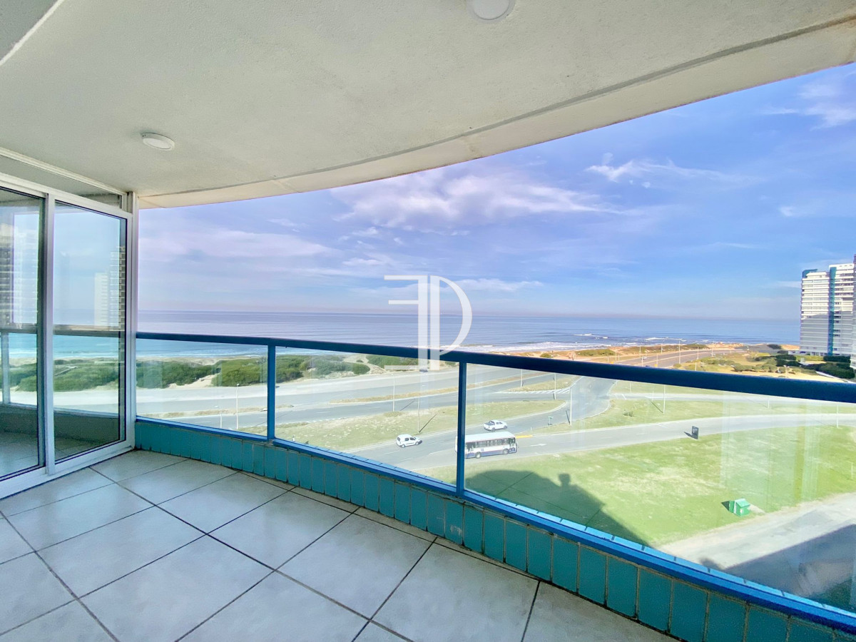 Apartamento ID.1044 - Apartamento de Tres dormitorios con Vista al Mar en Venta en Playa Brava