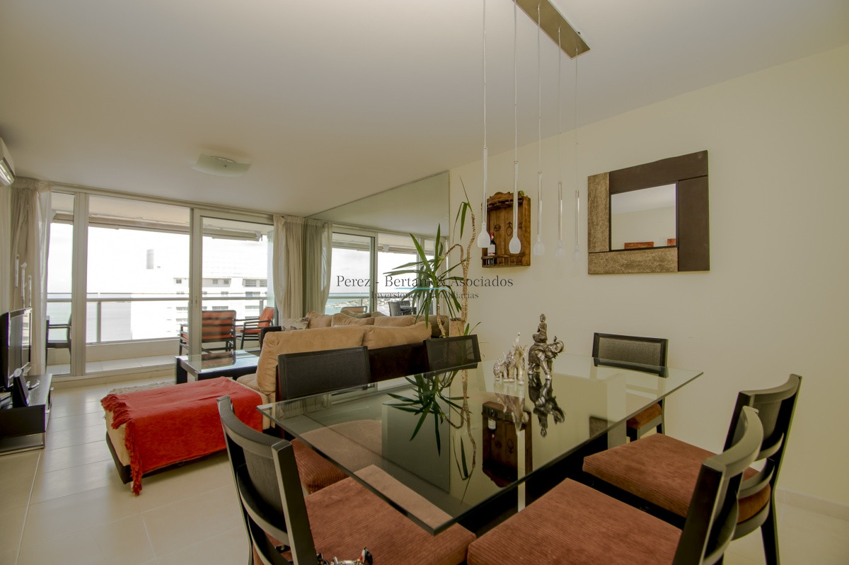 Apartamento ID.627 - Apartamento Season Tower Playa Mansa - 2 dormitorios - Jacuzzi mirando al Mar